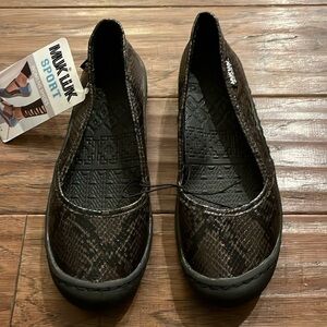 Muk Luk Sport Women’s Brown Snake Print Slip On Flats